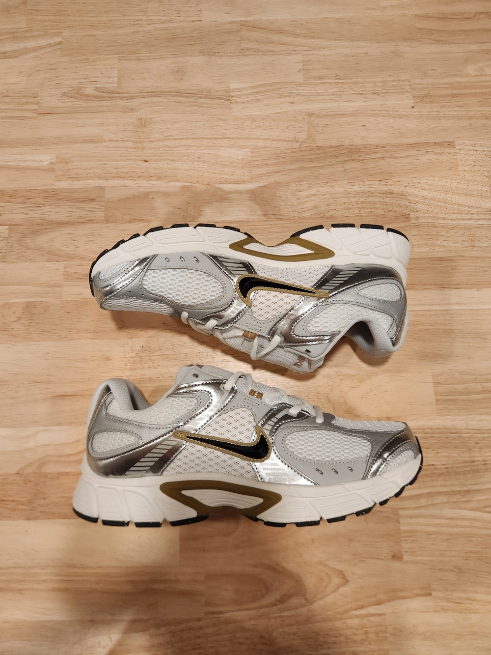 Nike V5 RNR Parachute Beige Gold/Metallic Pewter Men’s Size 11 NWT Vintage Style
